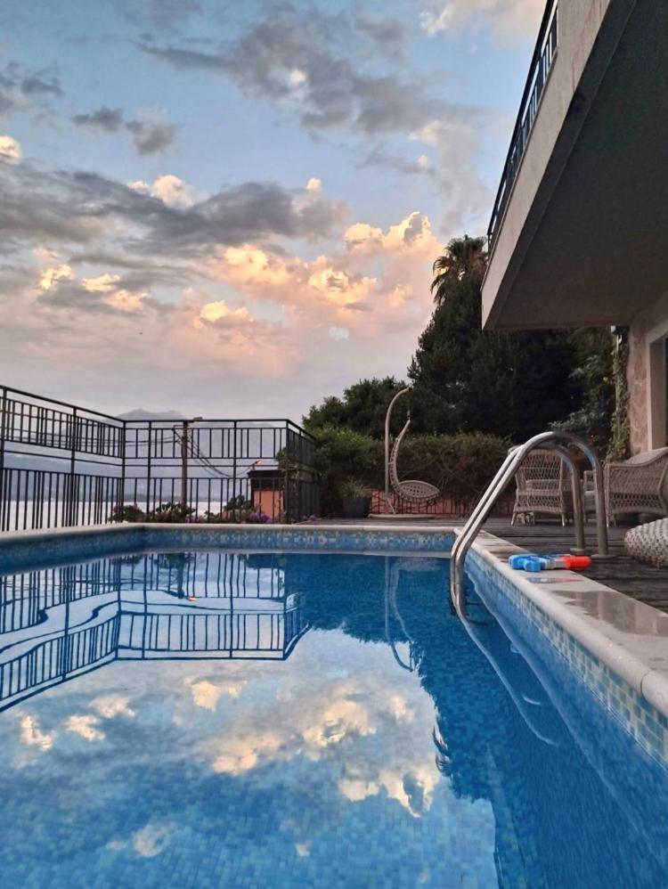 Apartment Tri Kiparisa Тиват Екстериор снимка