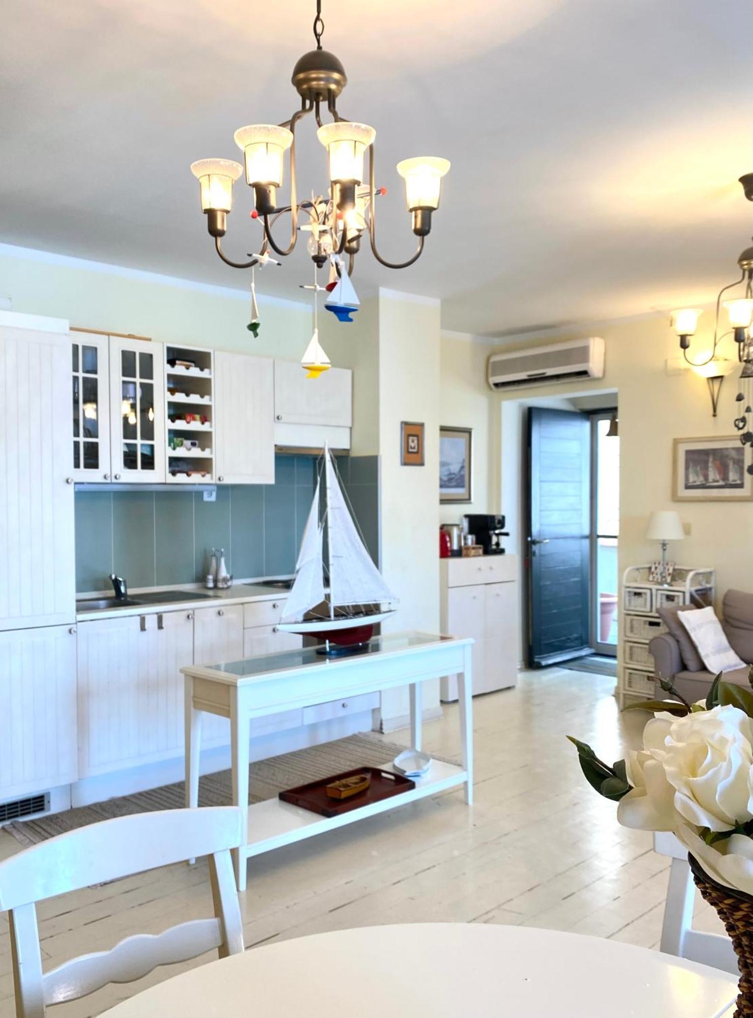 Apartment Tri Kiparisa Тиват Екстериор снимка